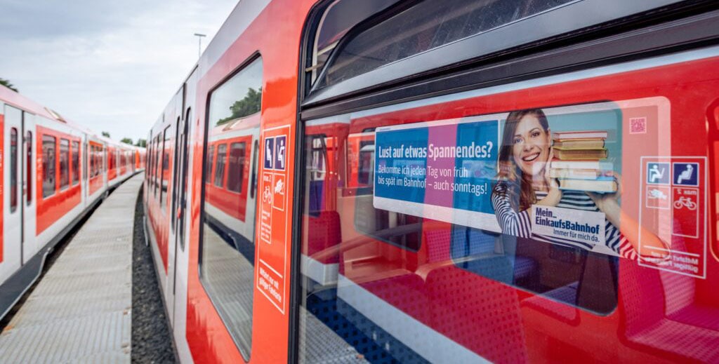 Seitenscheibenplakat sbahn verkehrsmittel