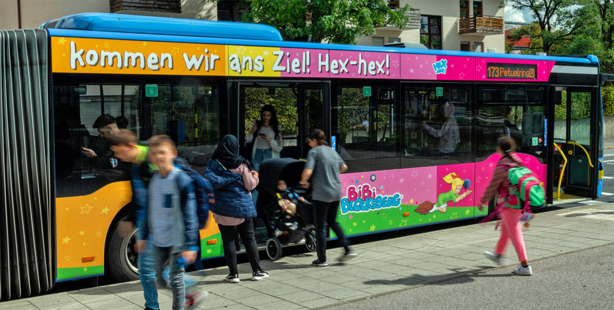Buswerbung als Ganzgestaltung für Kinderbuch